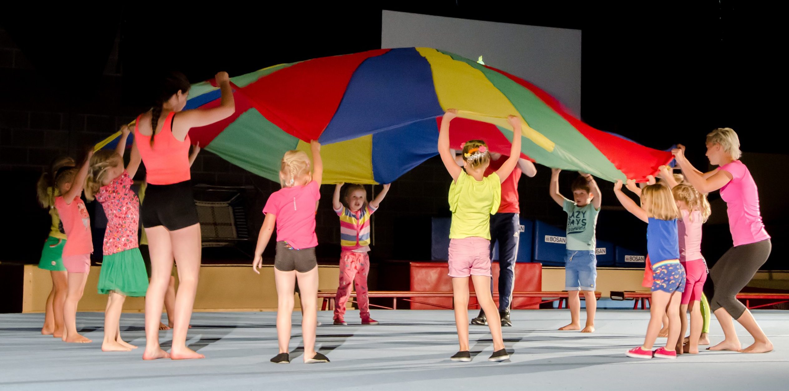 1. Kleutergym parachute act Rio